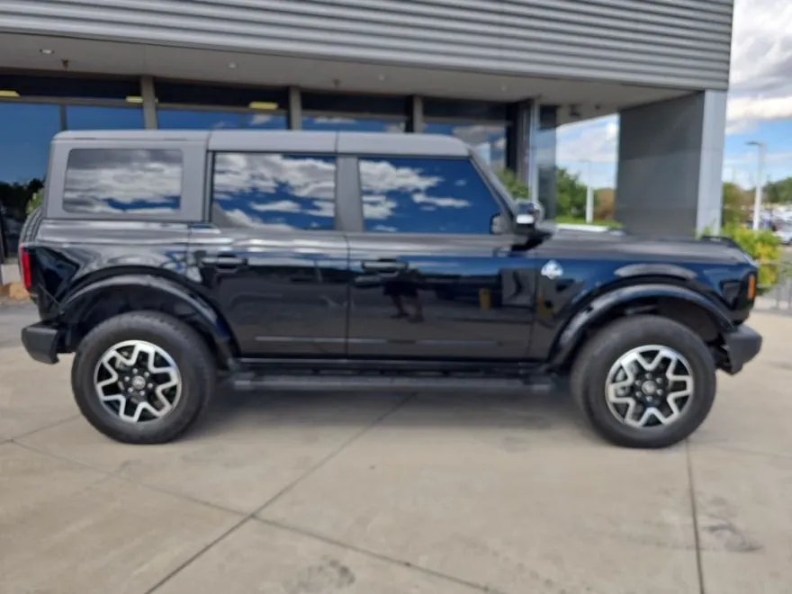 2022 Ford Bronco Outer Banks photo 1