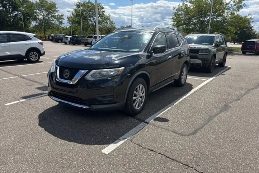 2020 Nissan Rogue SV photo 1