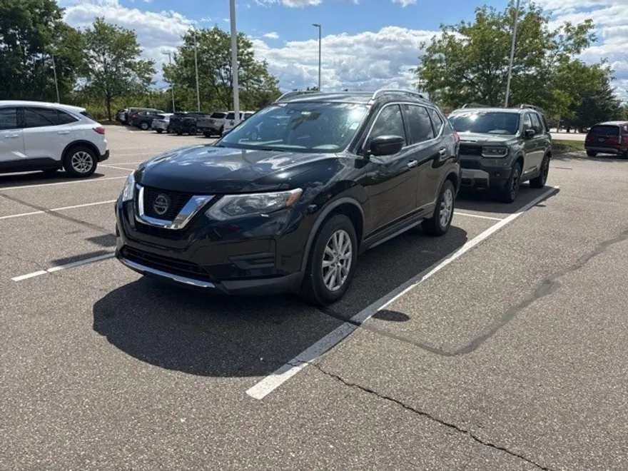 2020 Nissan Rogue SV photo 1