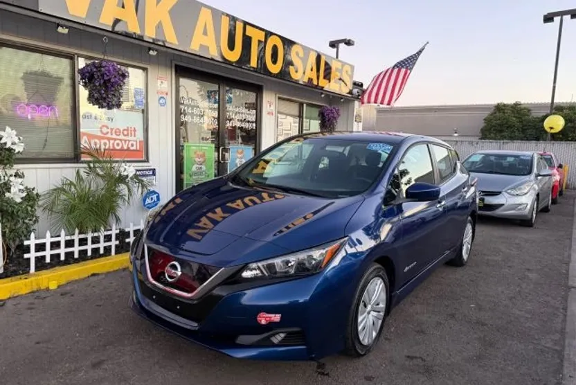 2018 Nissan Leaf S photo 1