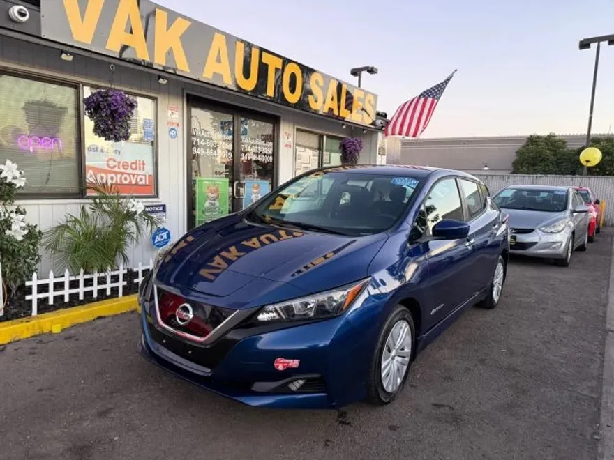 2018 Nissan Leaf S photo 1