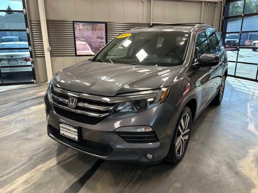 2017 Honda Pilot Touring photo 1