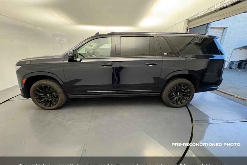 2023 Cadillac Escalade ESV Sport Platinum photo 1