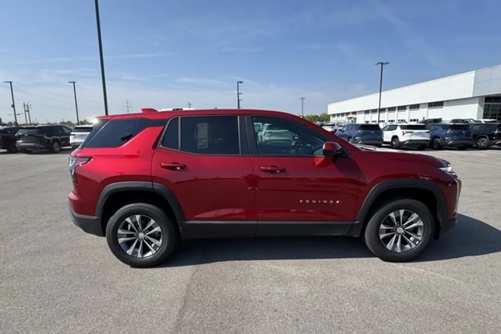 2026 Chevrolet Equinox LT photo 1
