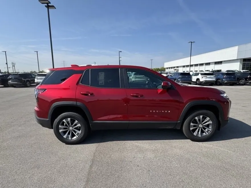 2026 Chevrolet Equinox LT photo 1