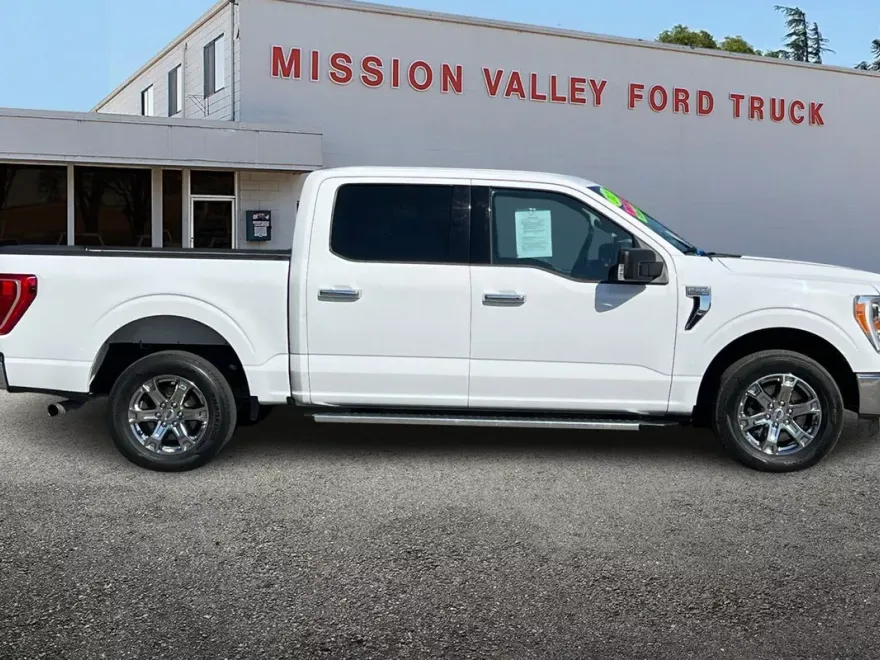 2023 Ford F-150 XLT photo 1