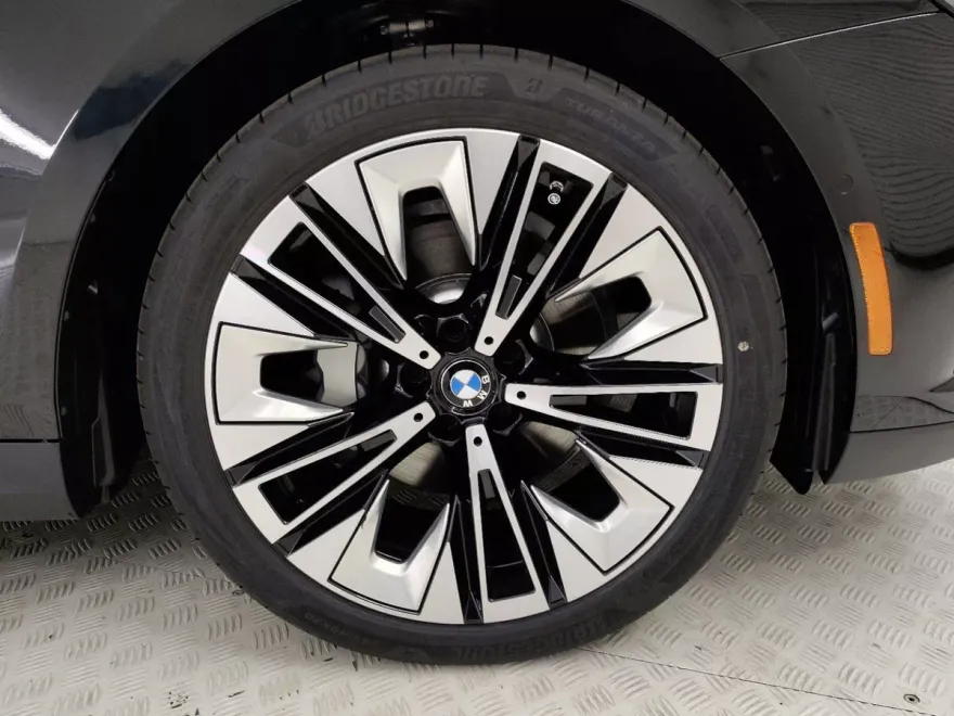 2025 Bmw 530i photo 1