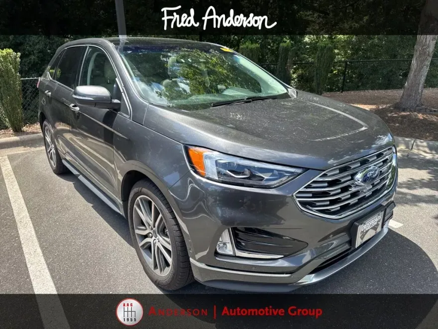 2019 Ford Edge Titanium photo 1