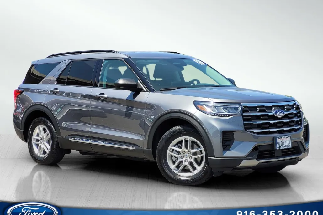 2025 Ford Explorer photo 1