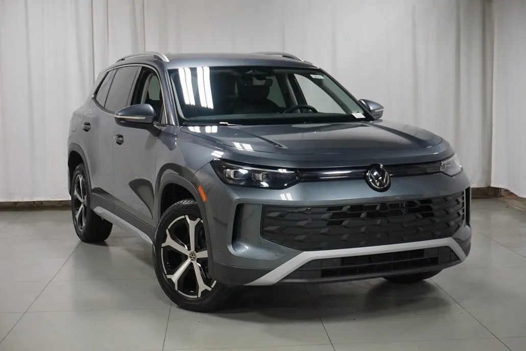 2025 Volkswagen Tiguan SE photo 1