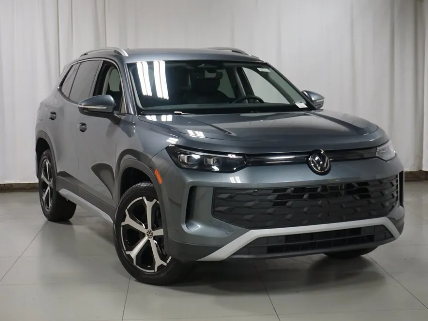 2025 Volkswagen Tiguan SE photo 1