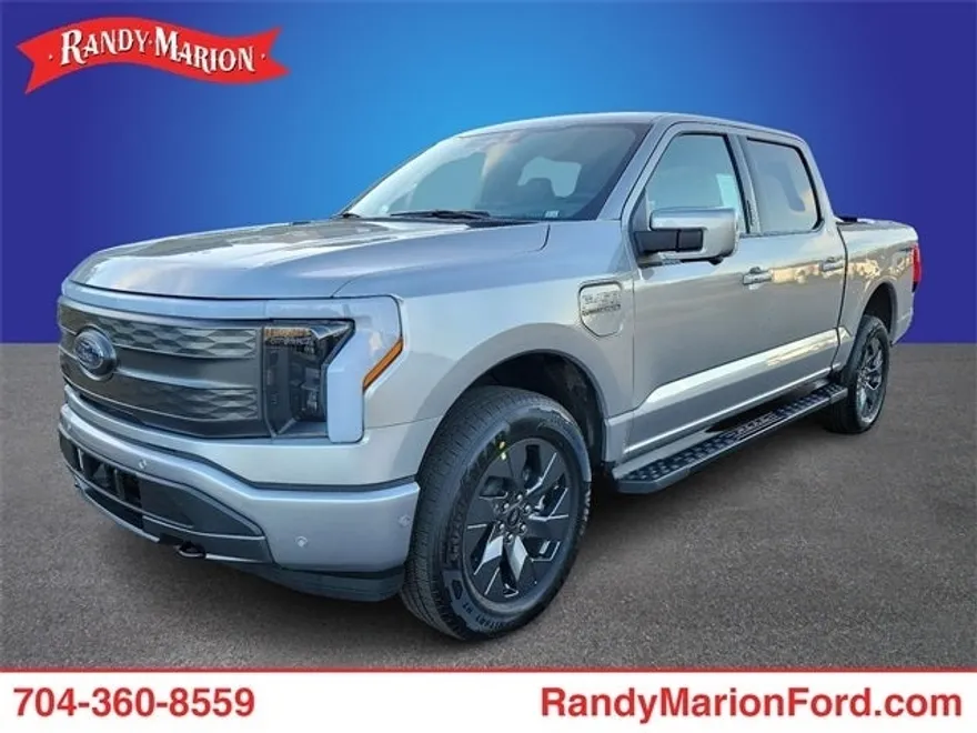2023 Ford F-150 Lightning Lariat photo 1