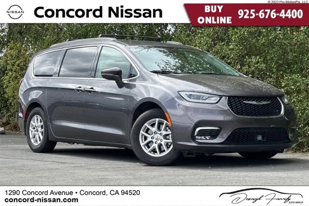 2022 Chrysler Pacifica L Touring photo 1