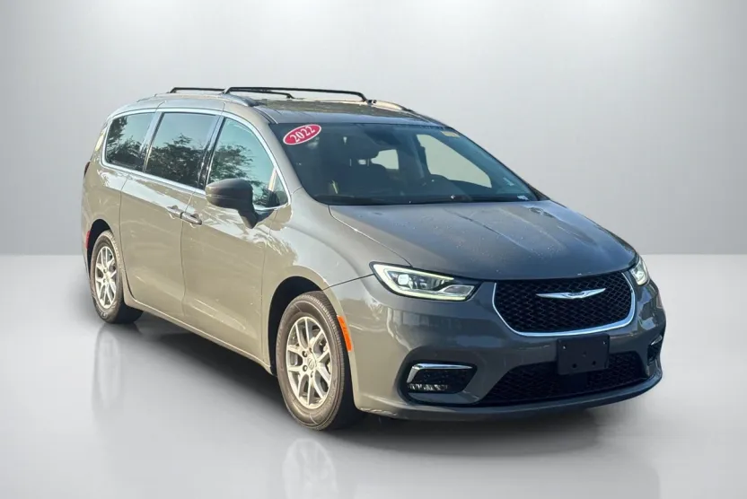2022 Chrysler Pacifica Touring L photo 1
