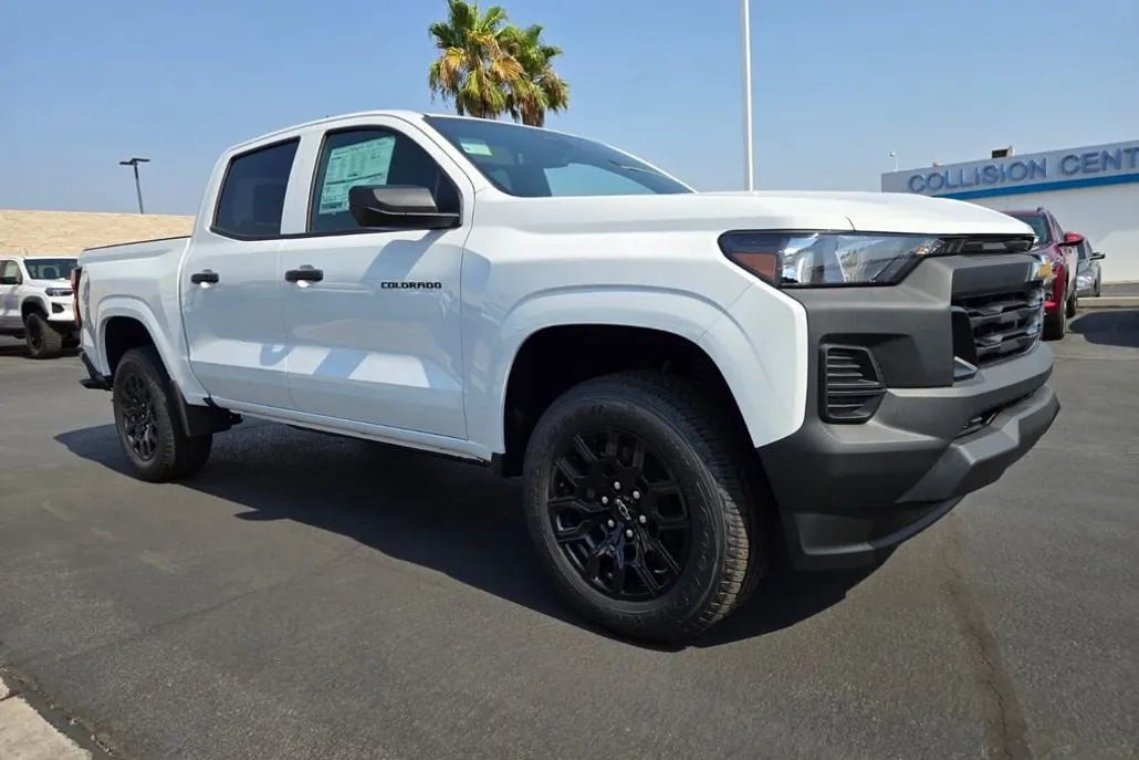 2025 Chevrolet Colorado LT photo 1