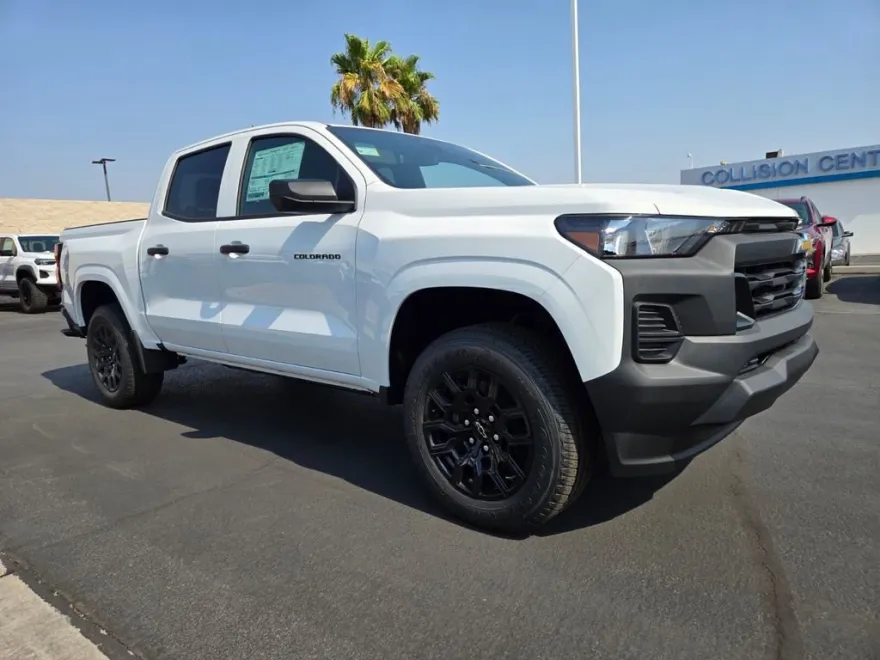 2025 Chevrolet Colorado LT photo 1