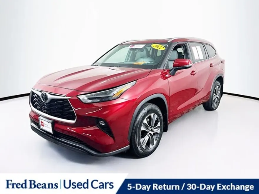 2022 Toyota Highlander XLE photo 1