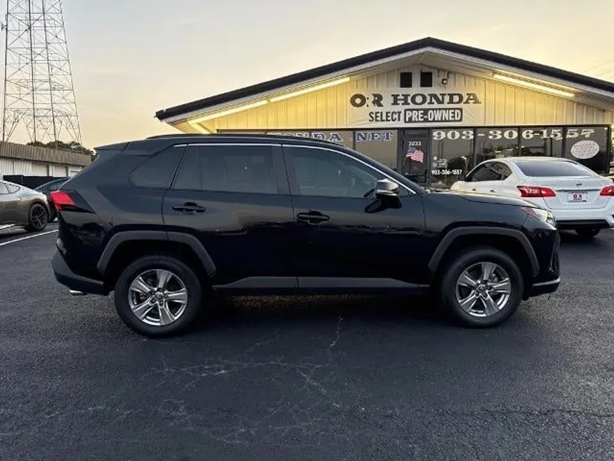 2023 Toyota RAV4 XLE Premium photo 1