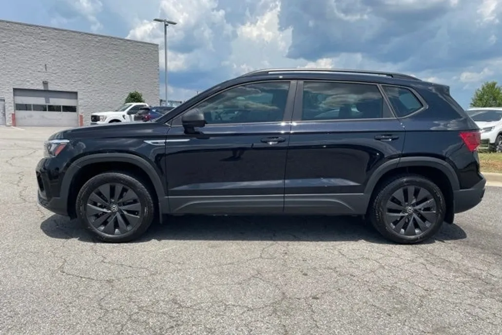 2024 Volkswagen Taos S photo 1