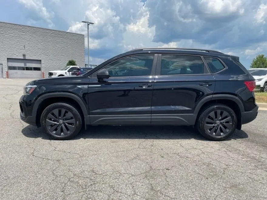 2024 Volkswagen Taos S photo 1