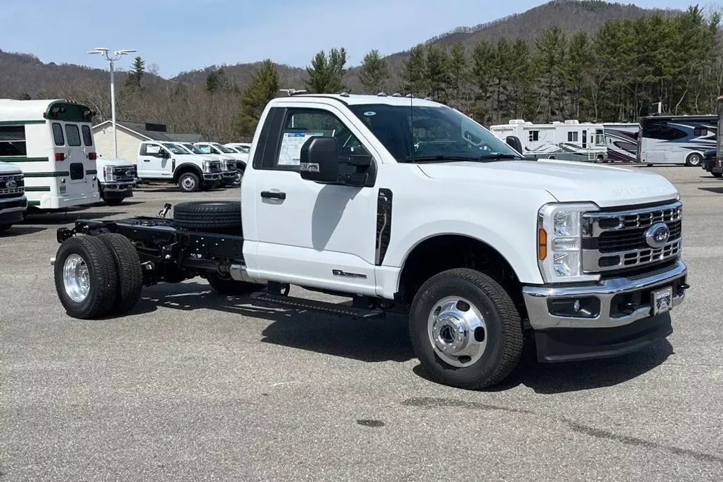 2025 Ford F-350 XL photo 1