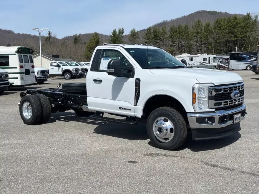 2025 Ford F-350 XL photo 1