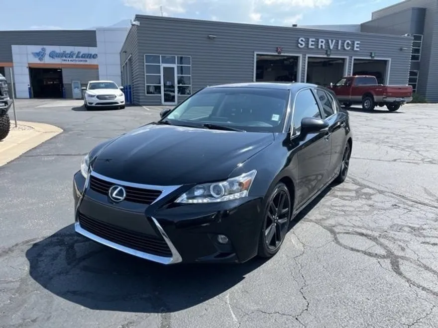 2016 Lexus CT 200h photo 1