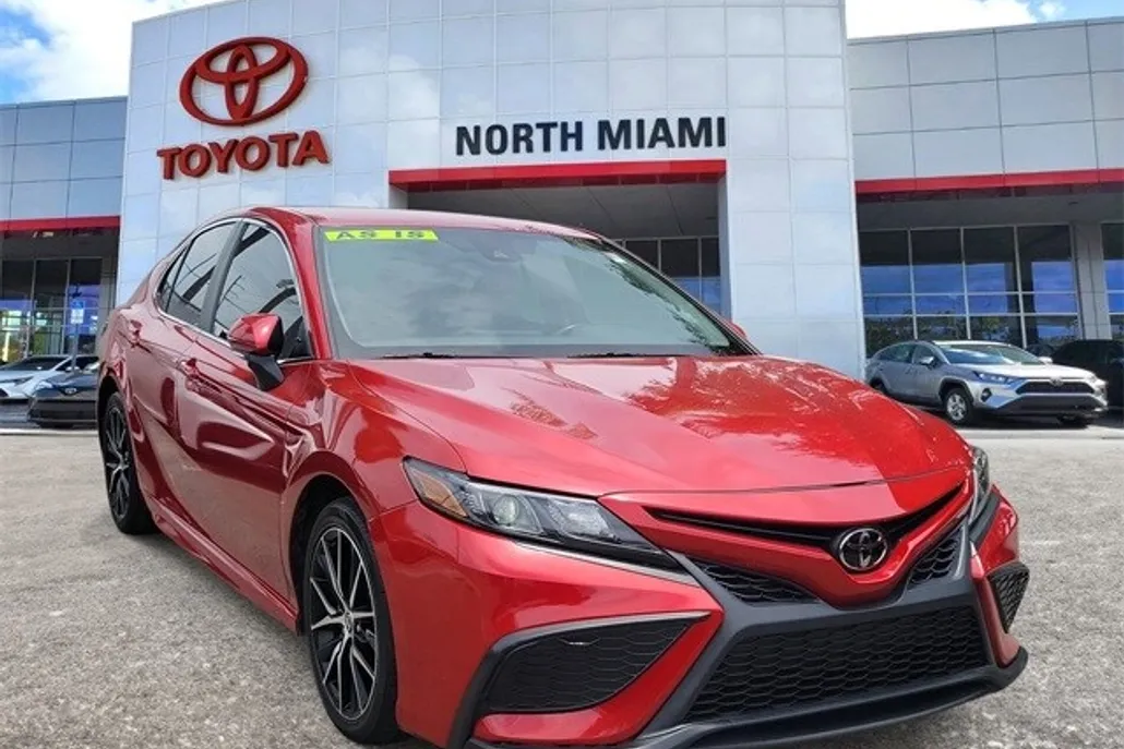 2023 Toyota Camry SE photo 1