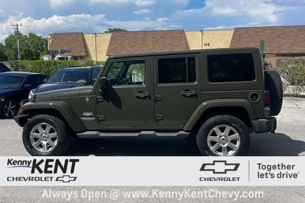 2015 Jeep Wrangler Unlimited Sahara photo 1