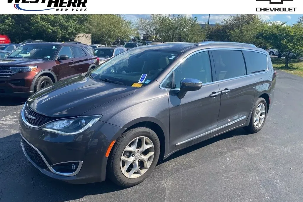 2020 Chrysler Pacifica Limited photo 1