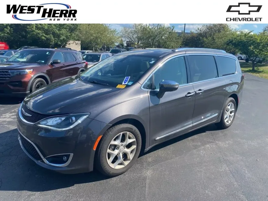 2020 Chrysler Pacifica Limited photo 1