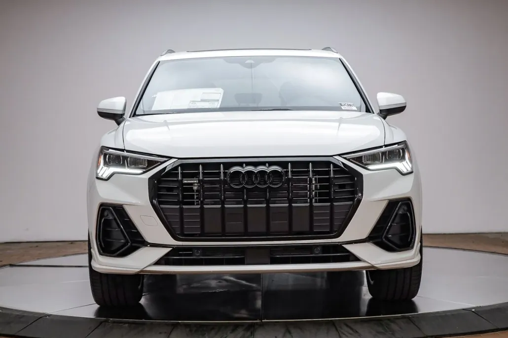 2025 Audi Q3 45 TFSI S line Premium photo 1