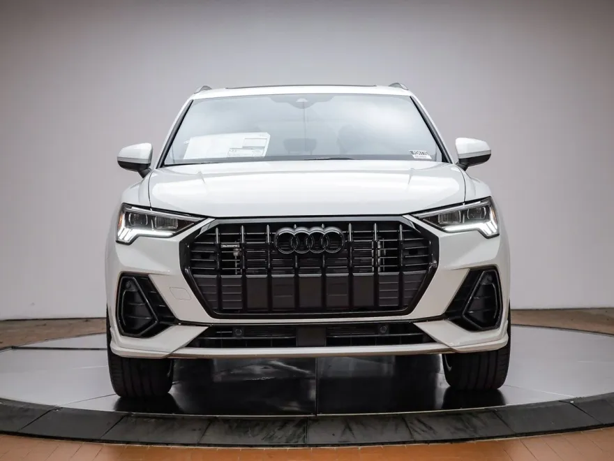 2025 Audi Q3 45 TFSI S line Premium photo 1