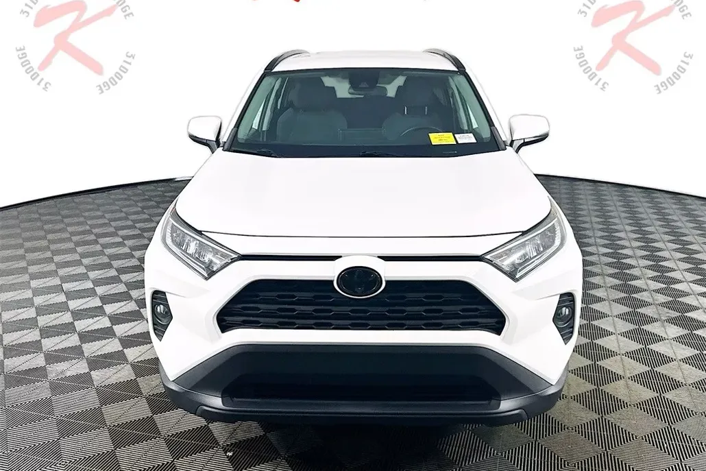 2021 Toyota RAV4 XLE photo 1