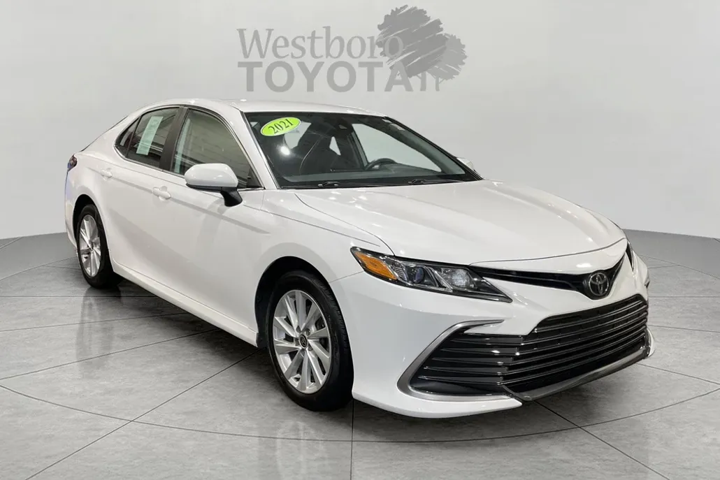 2021 Toyota Camry LE photo 1