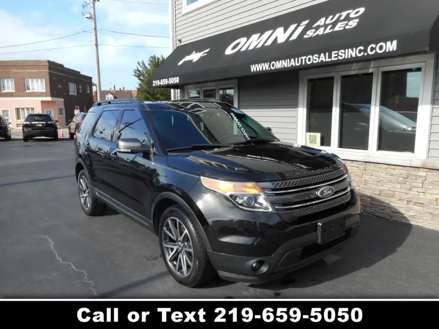 2015 Ford Explorer XLT photo 1