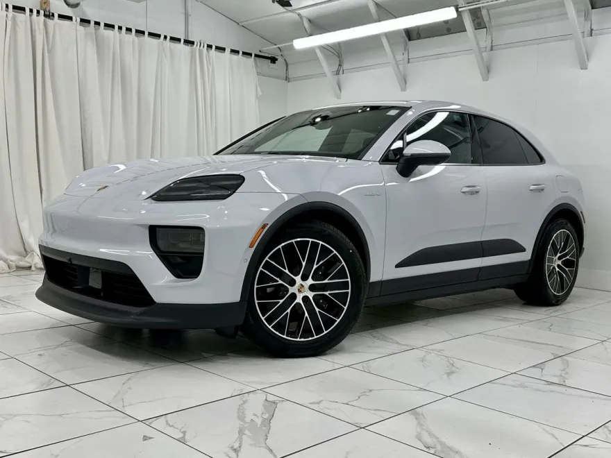 2025 Porsche Macan Electric photo 1