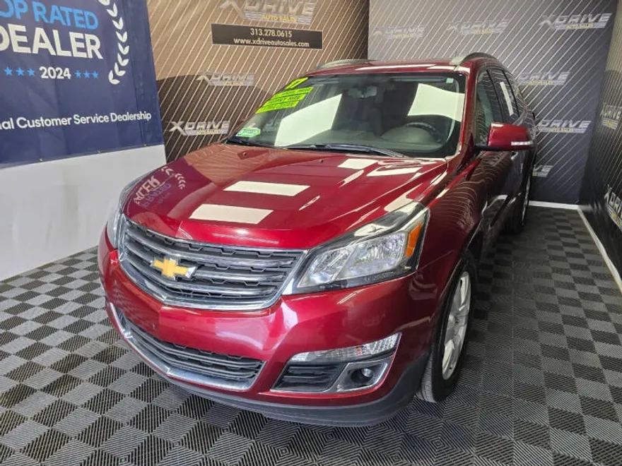 2017 Chevrolet Traverse 1LT photo 1