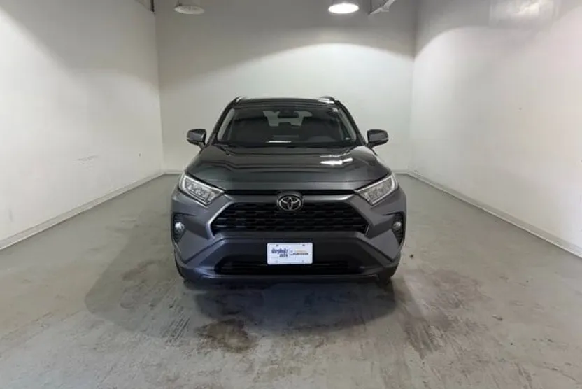 2020 Toyota RAV4 XLE photo 1