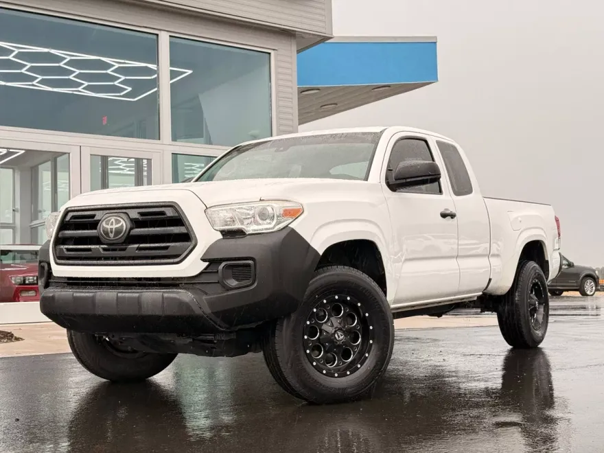 2018 Toyota Tacoma SR5 photo 1