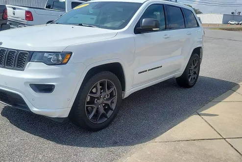 2021 Jeep Grand Cherokee photo 1