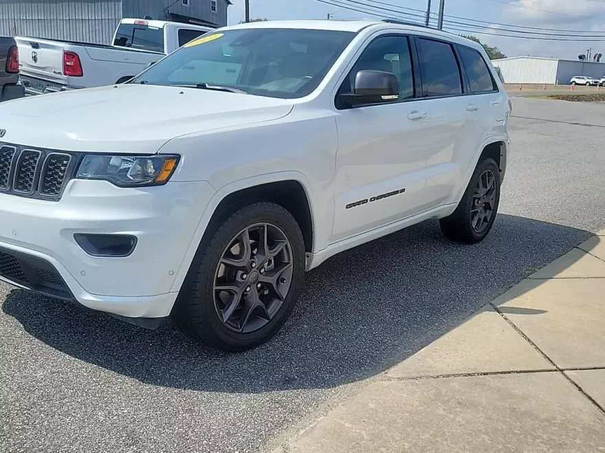 2021 Jeep Grand Cherokee photo 1