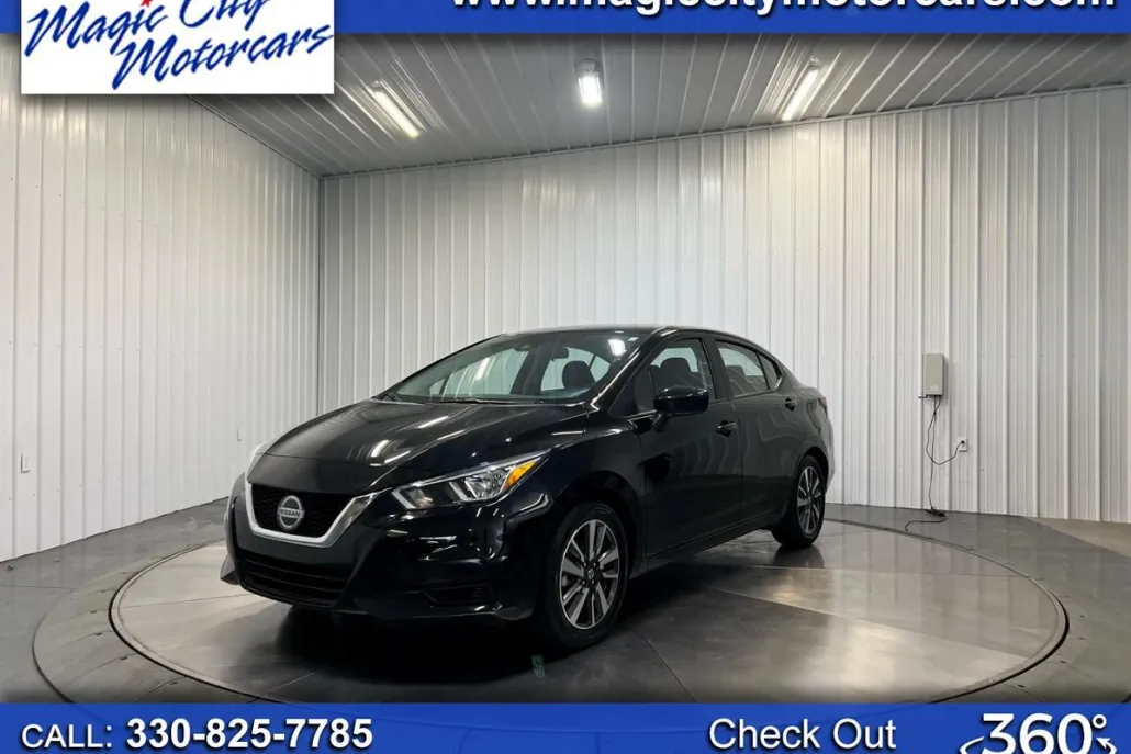2022 Nissan Versa SV photo 1
