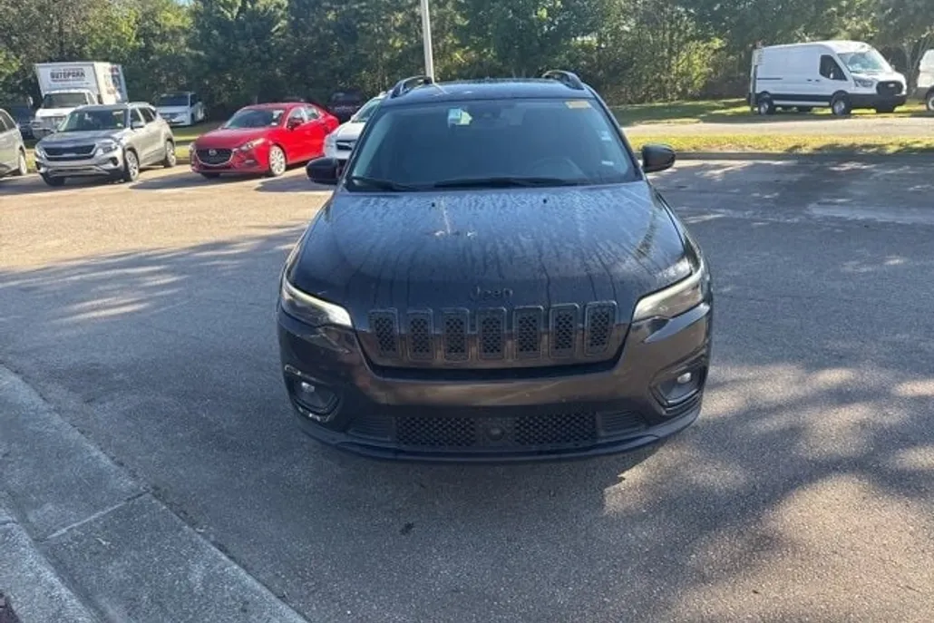2023 Jeep Cherokee Altitude Lux photo 1