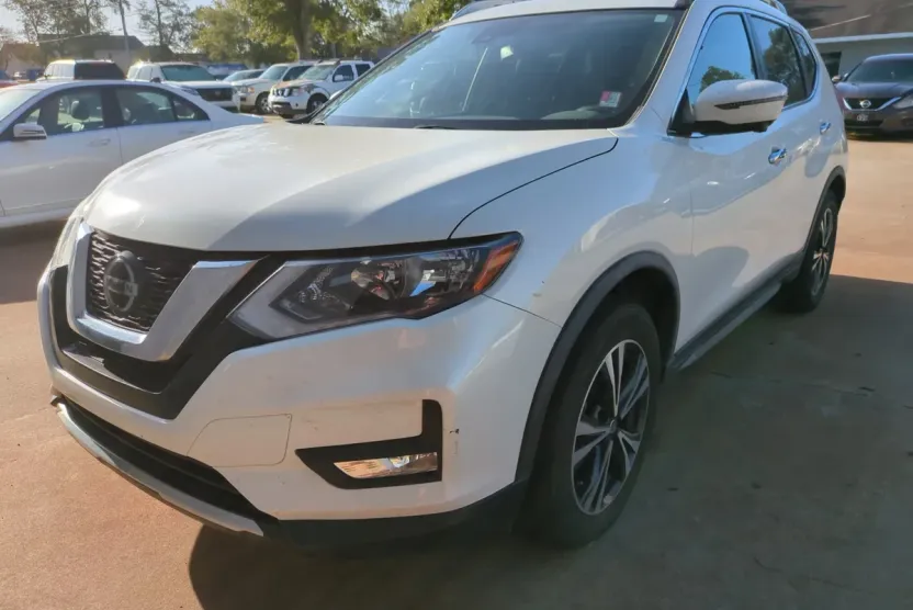 2019 Nissan Rogue SV photo 1
