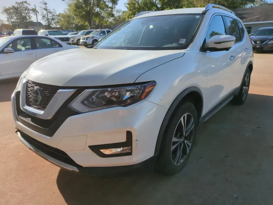 2019 Nissan Rogue SV photo 1