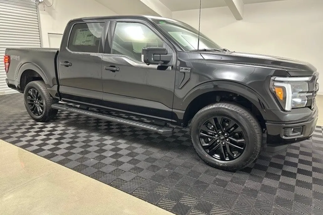 2025 Ford F-150 Lariat photo 1