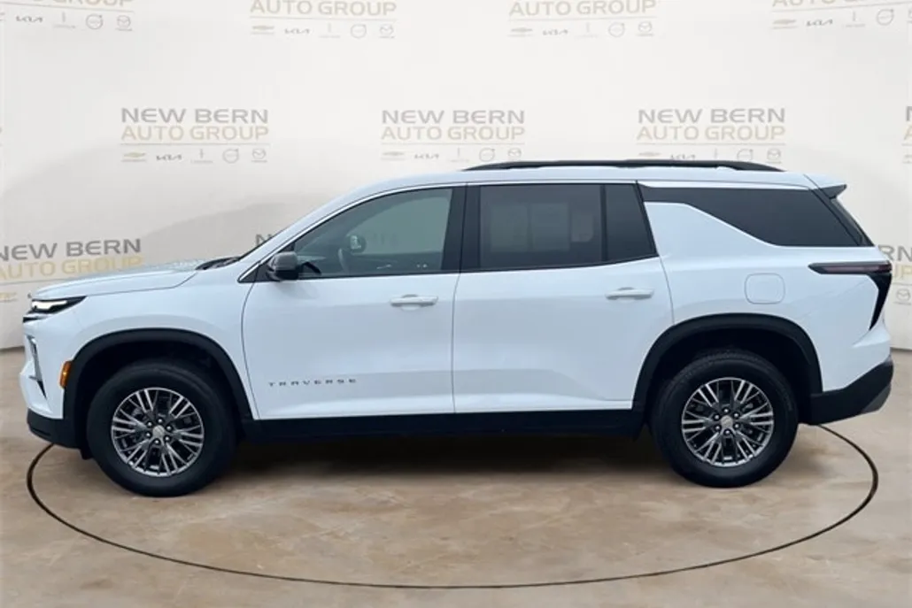 2025 Chevrolet Traverse photo 1