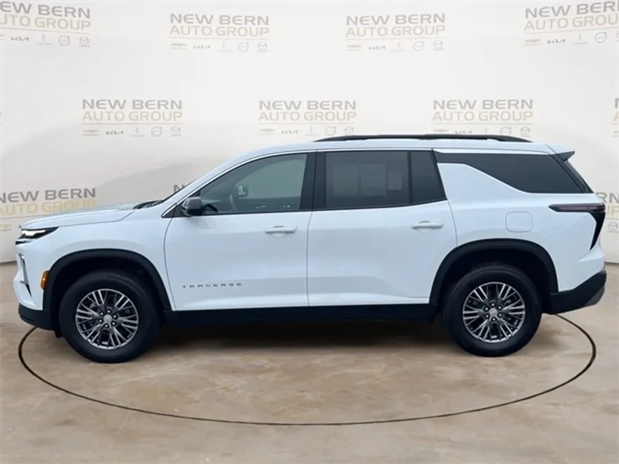 2025 Chevrolet Traverse photo 1