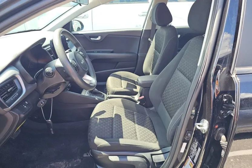 2022 Kia Rio S photo 1